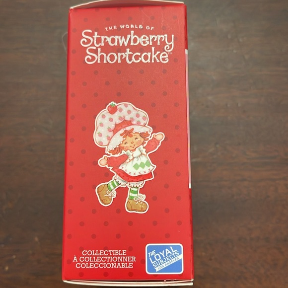 The Loyal Subjects Strawberry Shortcake Lemon Meringue CheeBee Mini Figure - Picture 5 of 8